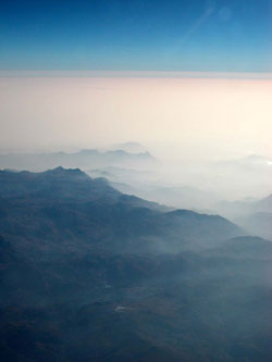2003年10月、ペルーでガウディの展示会と講演会に招聘されたアンデス山脈上を空より撮影